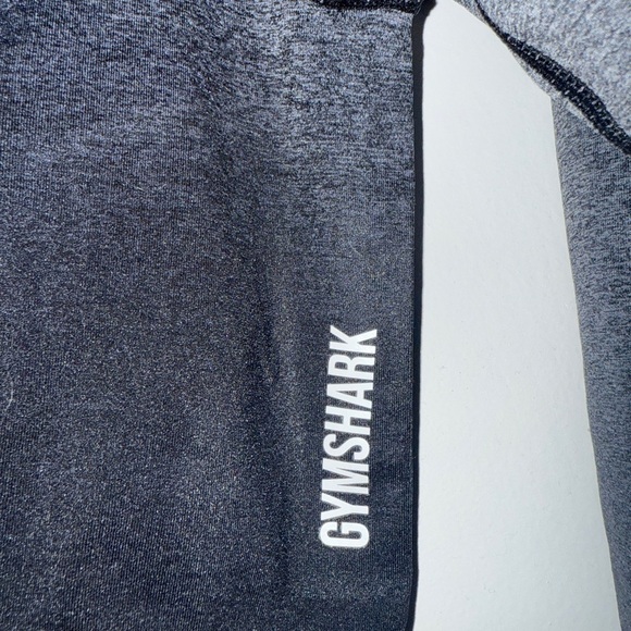 Gymshark Black Crop Top - Picture 3 of 5